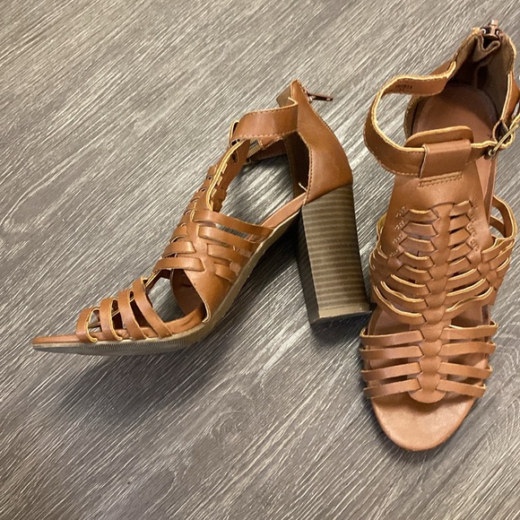 American eagle heeled shoes - Picture 2 of 6